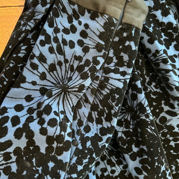 Boden Navy and black floral skirt - Picture 8 of 13